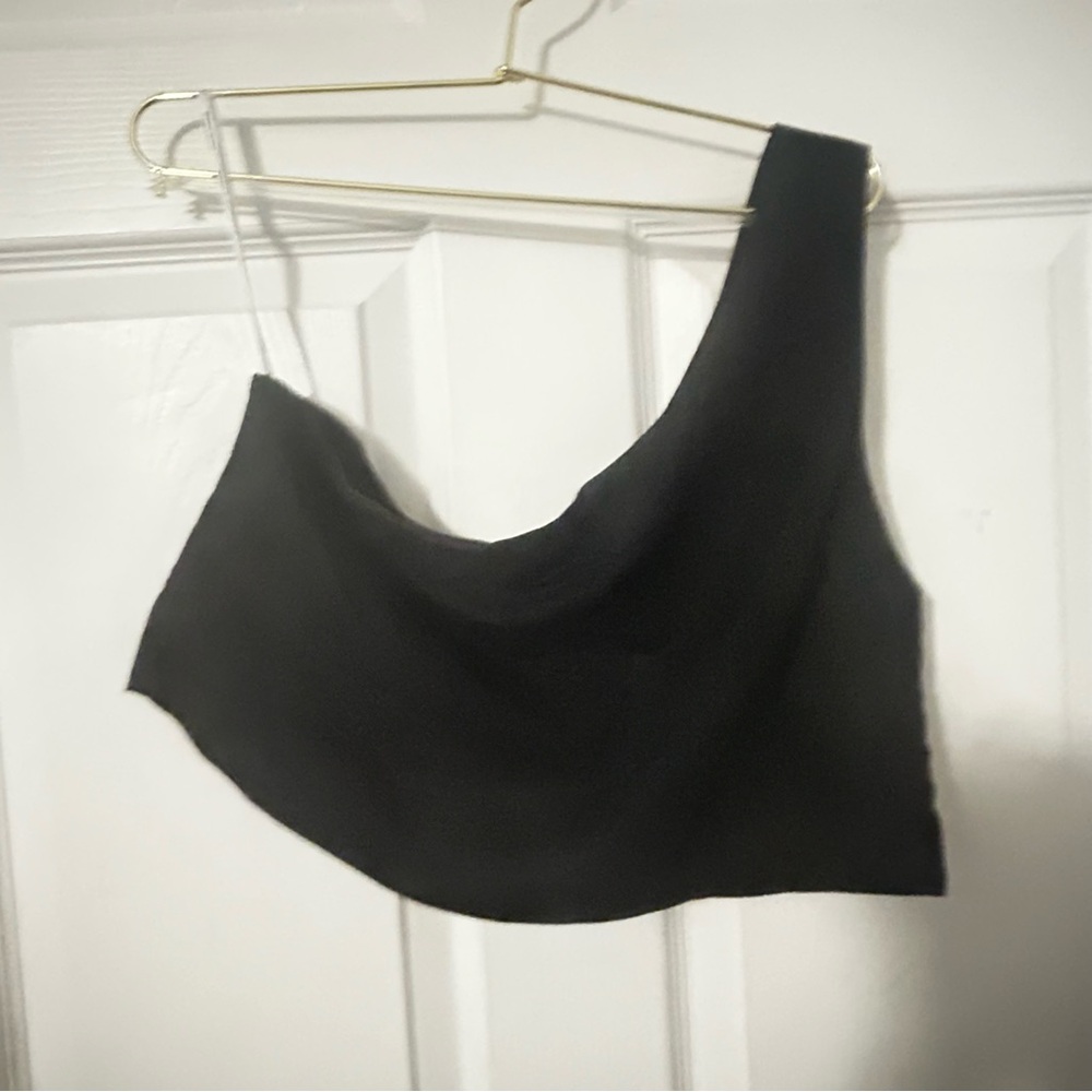 NWT CHARLIE HOLIDAY
TILLIE LINEN ONE SHOULDER CROP TOP Small - Picture 4 of 4